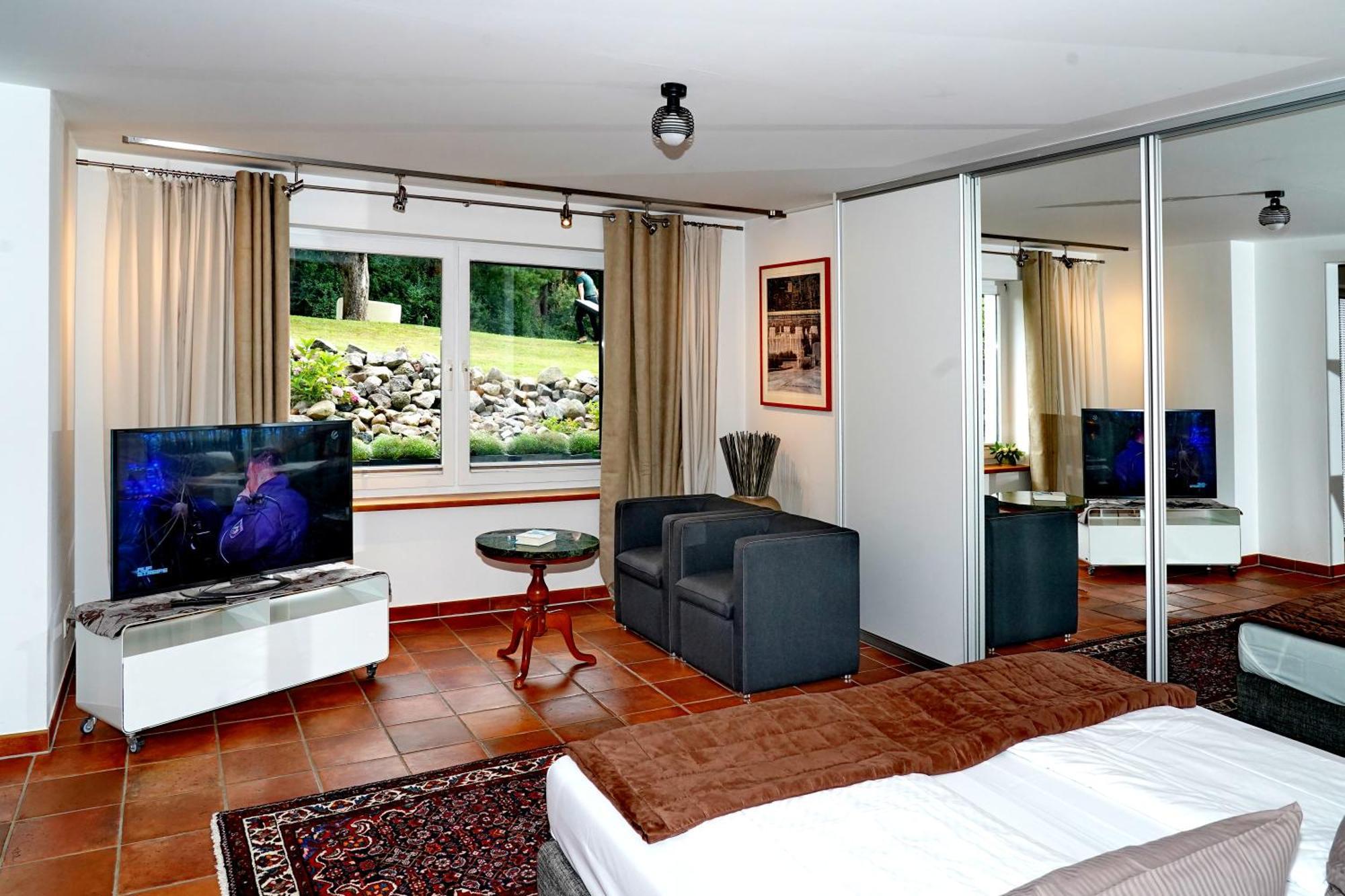 Hotel Zur Linde Dein Self Check In Michendorf Exterior photo